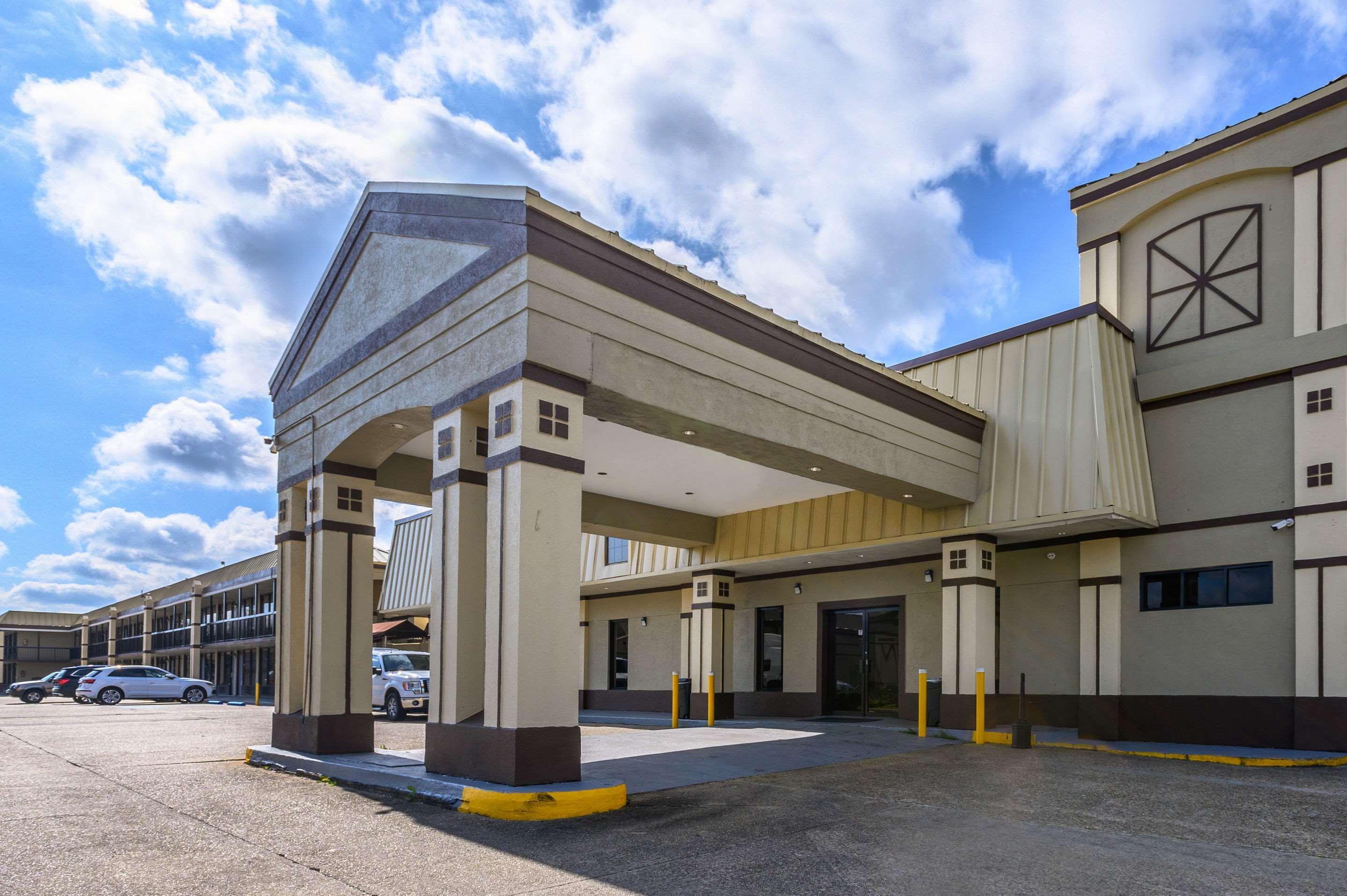 Quality Inn New Orleans I-10 East Exterior photo